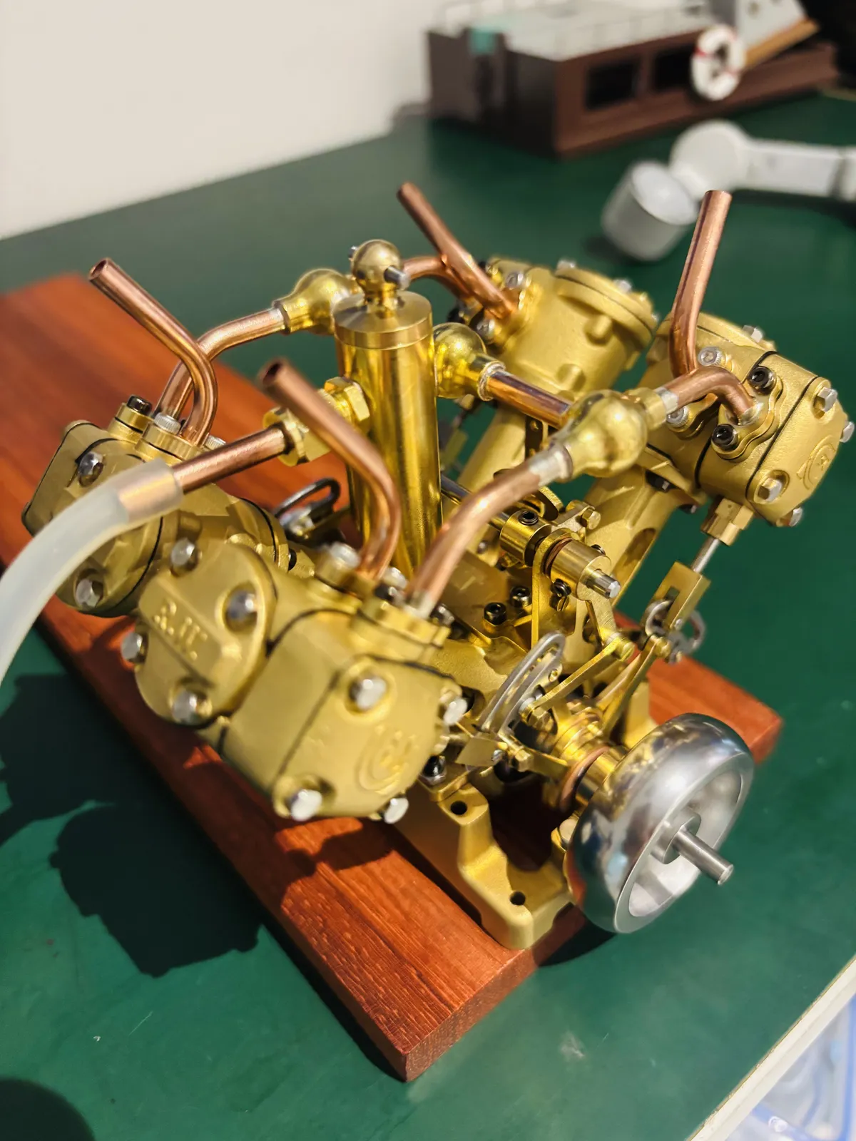 Rocking Whale V4 model steam engine
